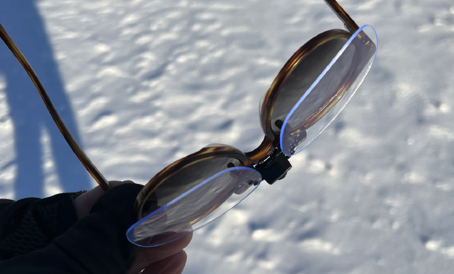 Gap between the glasses and clip on